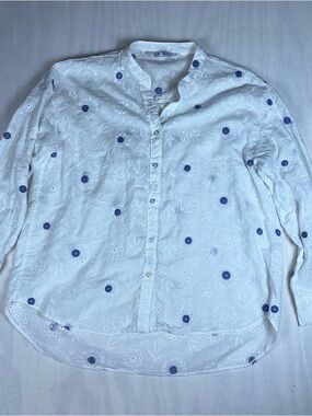 CEM White Eyelet Button-Down Blouse with Blue Floral Accents Size: Medium